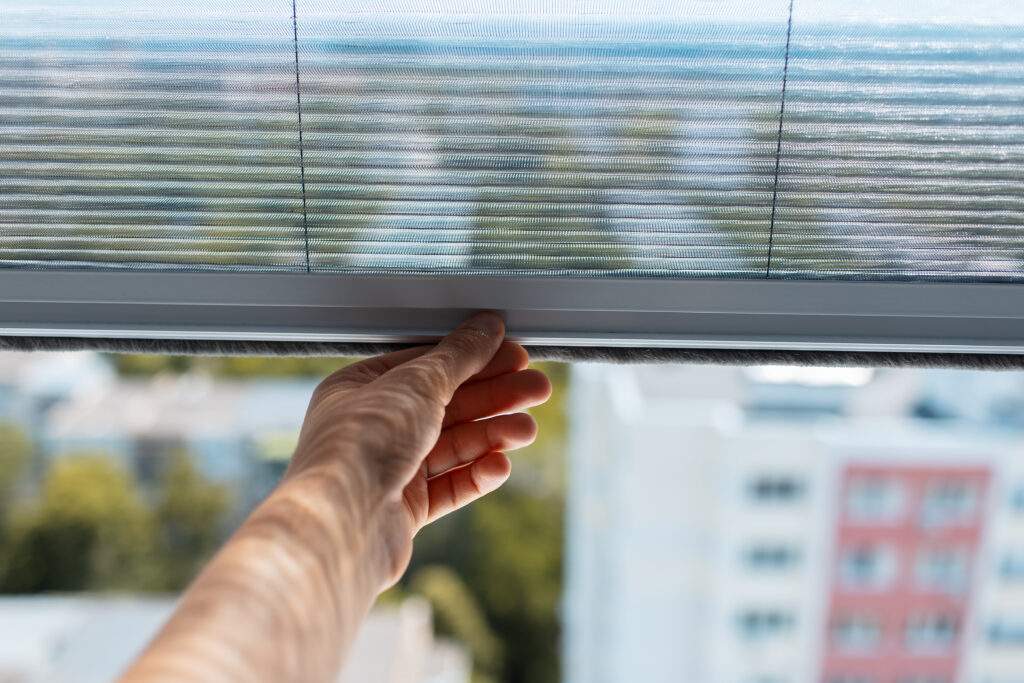 Ventajas de los estores motorizados para mejorar la luz, la privacidad y el confort en casa