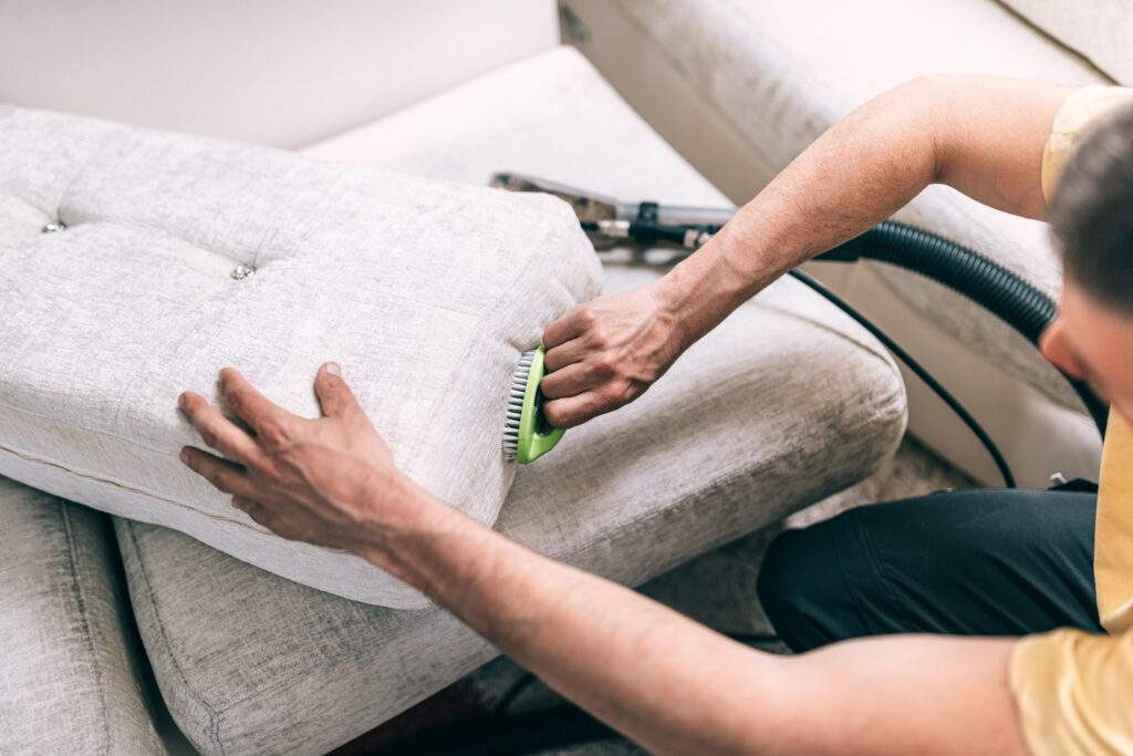 Cuándo merece la pena tapizar un sofá, una silla o una butaca en lugar de comprar uno nuevo